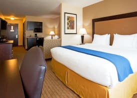 Holiday Inn Express & Suites MADISON-VERONA by IHG 3