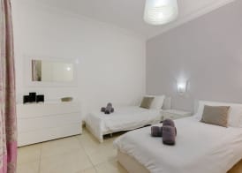 Luxury Apt with side Seaviews and Pool, Best Location by Buena Vista 2