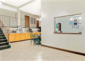 Super 8 by Wyndham Eureka/Six Flags Nearby 2