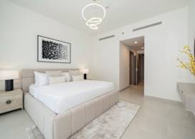 Luxury 1BR LIV Marina Modern Marina View 5