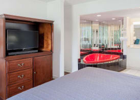 Howard Johnson by Wyndham Niagara Falls 4