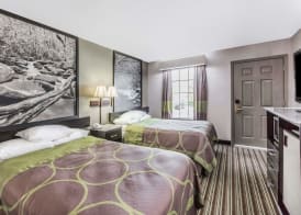Super 8 by Wyndham Clinton 4