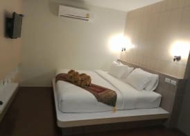 Charming Lipe Beach Resort 5