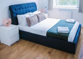 RIVERSIDE 2 BED APARTMENT 5