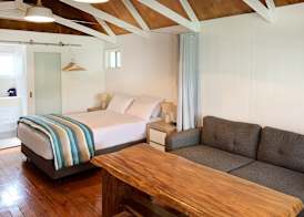 Airlie Beach Magnums - Adults Only 4