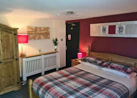 Tudor Lodge Hotel 4