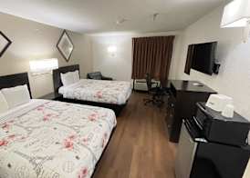 Pinckneyville Inn and Suites 3