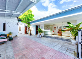 Super OYO 598 Peony Hotel 5