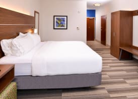 Holiday Inn Express & Suites URBANA-CHAMPAIGN (U OF I AREA) by IHG 2