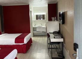 Travelodge by Wyndham Orlando at Heart of International Drive 2