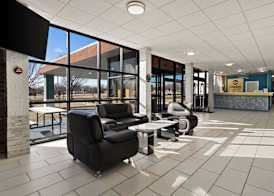 Clarion Pointe Bloomington – Normal near I-55 and University 4