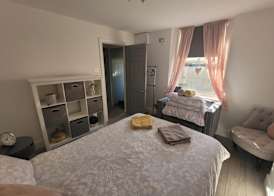 Apt - Sleeps 4/5 - Garden - Parking 3