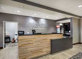 Hampton Inn & Suites Fredericksburg-at Celebrate Virginia 3