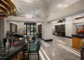 MAY DE VILLE Lakeside Hotel 2