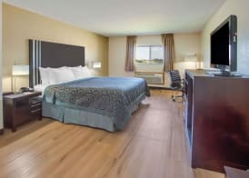 Days Inn by Wyndham Le Roy/Bloomington Southeast 5