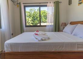 Yvon's Tropical Villa 3