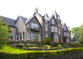 Falls of Lora Hotel 4