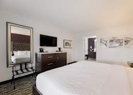 Clarion Inn & Suites Across From Universal Orlando Resort 5