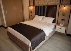 HOTEL EDEN'S 3