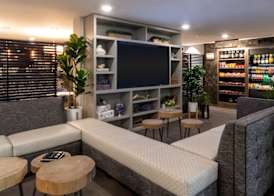 Oxford Suites Portland - Jantzen Beach 2