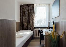 Hotel Hanseat Hamburg - Free Parking 3