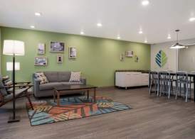 WoodSpring Suites Detroit Sterling Heights 4
