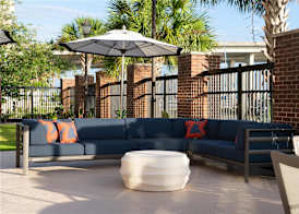 Hilton Garden Inn Charleston Waterfront/Downtown 2