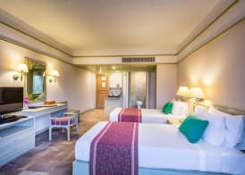 Cholchan Pattaya Beach Resort - SHA Extra Plus 5