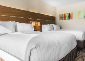 Holiday Inn Express & Suites Clarion by IHG 2