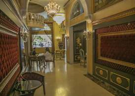 Queens Suite Hotel 4