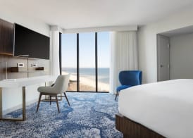 Delta Hotels by Marriott Virginia Beach Waterfront Suites 4