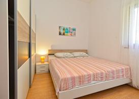 Apartment 106 4