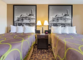Super 8 by Wyndham Decorah 5