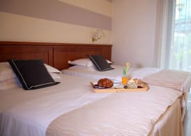 Phi Hotel Emilia 5