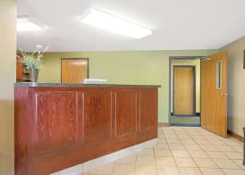 Super 8 by Wyndham St. Clair MO 2
