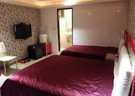 Meets Happy Hotel 5
