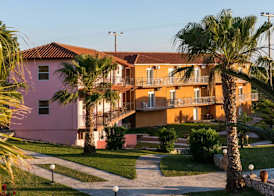 Βessie's Village 4