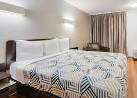 Motel 6-Addison, TX - Dallas 4