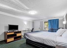 Super 8 by Wyndham Lantana West Palm Beach 5