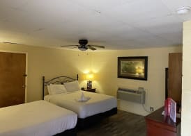 JI4, King Guest Room at the Joplin Inn at entrance to the resort by RedAwning 4