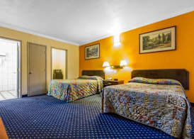 Econo Lodge 3