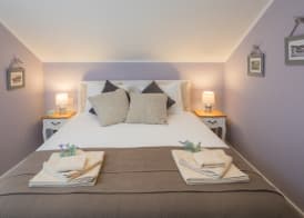 Zlatin Dvor - apartments for 3, terrace, Trogir center, beach at 5-min, BIKE friendly 3