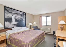 Super 8 by Wyndham Spokane/West 5