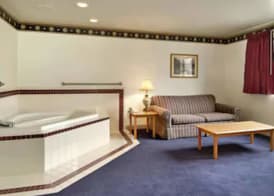 Super 8 by Wyndham Morgantown 3