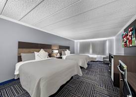 Admiralty Inn & Suites - a Red Collection Hotel 4