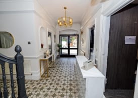 Woodford Hotel 2