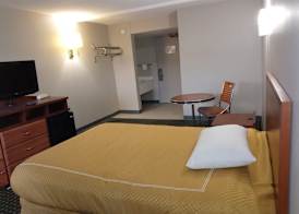 Peachtree Inn & suites 3