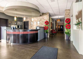 Econo Lodge Inn & Suites 3
