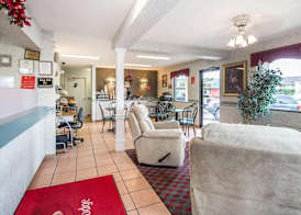 Econo Lodge Dothan West 5