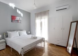 Kolonos - A Renovated Apartment 3